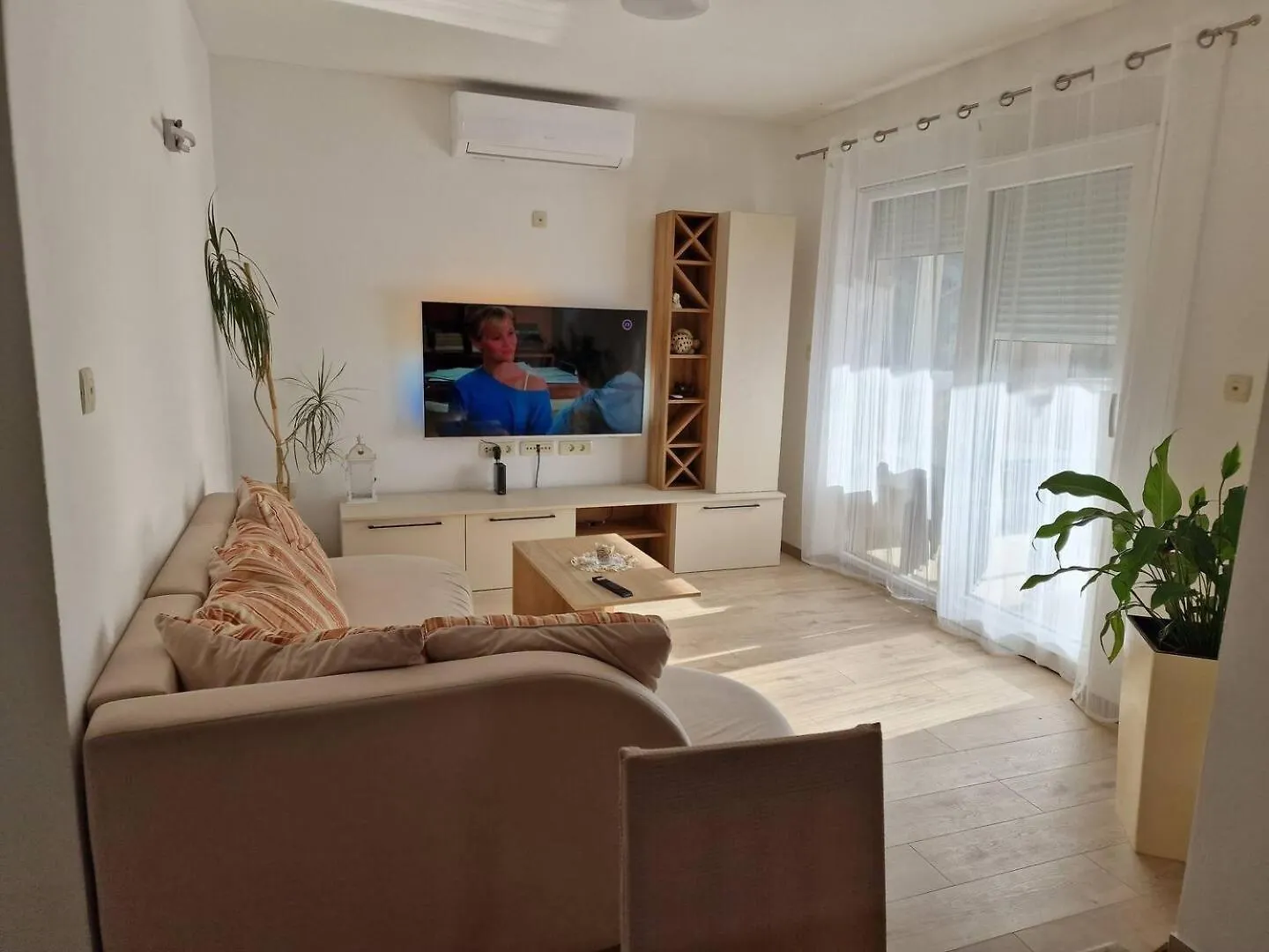 Apartments With A Parking Space Mundanije, Rab - 22552 Rab Town